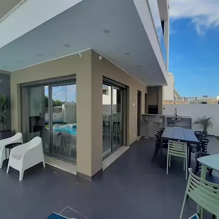Luxury House With Pool And Near Lisbon Vila